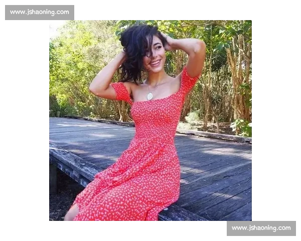 顶配颜值天生丽质，身材不过锦上添花